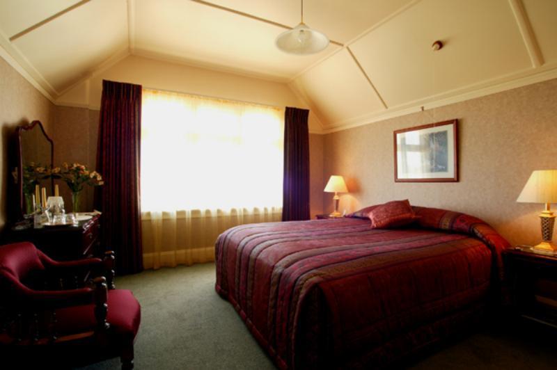 Highway House Bed And Breakfast Oamaru Exterior photo